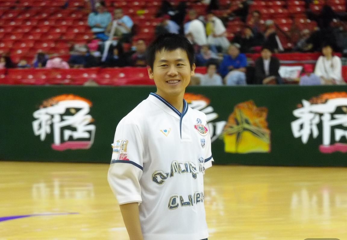 2011 CBA季后赛粤疆巅峰对决精彩回顾(图3)