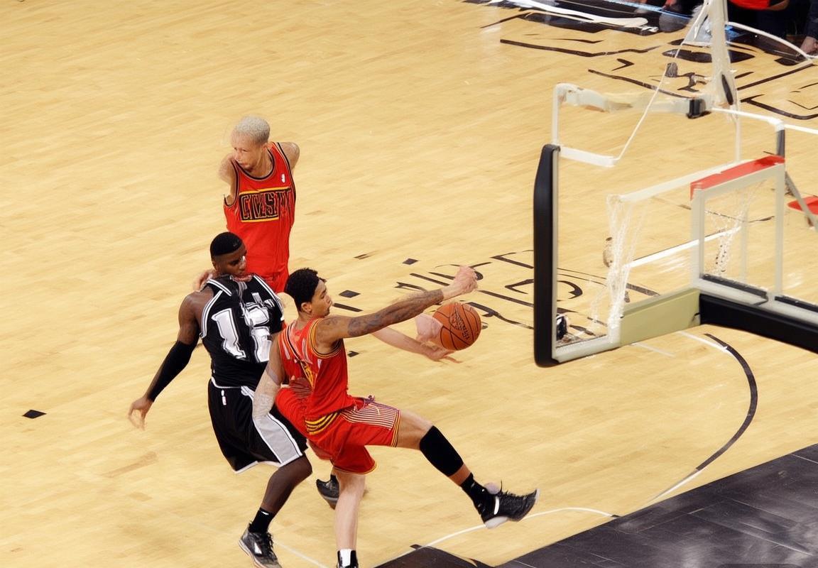 2016年NBA总决赛：骑士马刺巅峰对决回顾(图3)