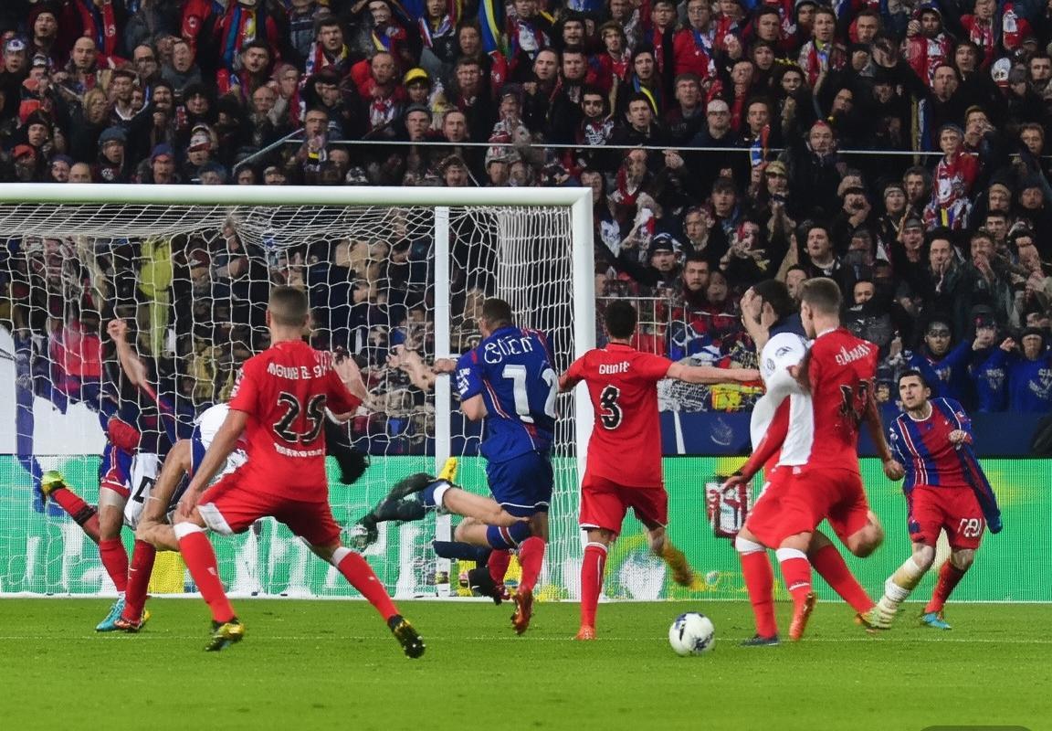 巴黎圣日耳曼VS图卢兹：巅峰对决战术解析与精彩瞬间回顾(图1)